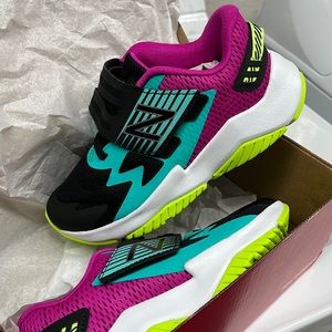 NWT New balance Rave Run Sneakers